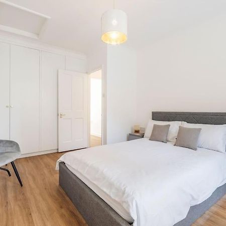 House 10 Mins To Tower Bridge Hot Tub & Parking Villa ลอนดอน ภายนอก รูปภาพ