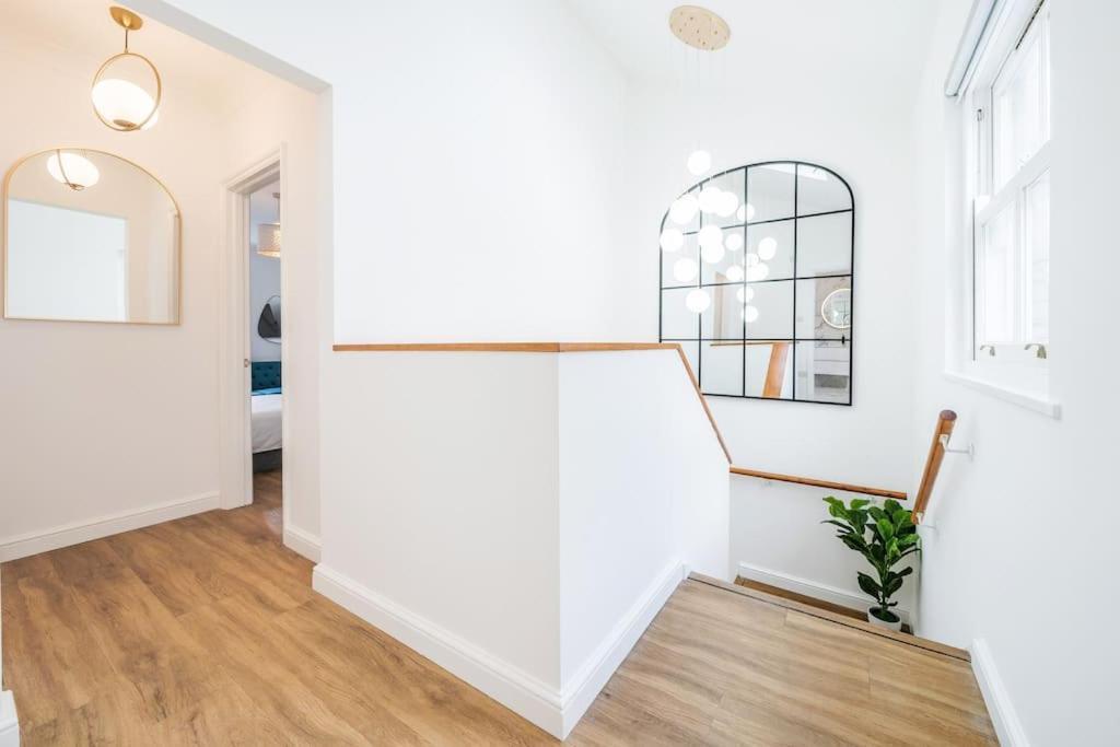 House 10 Mins To Tower Bridge Hot Tub & Parking Villa ลอนดอน ภายนอก รูปภาพ