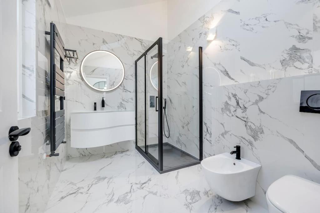 House 10 Mins To Tower Bridge Hot Tub & Parking Villa ลอนดอน ภายนอก รูปภาพ