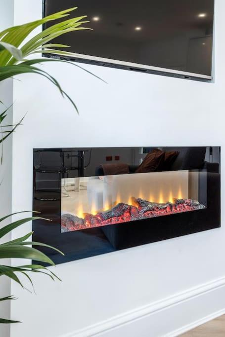 House 10 Mins To Tower Bridge Hot Tub & Parking Villa ลอนดอน ภายนอก รูปภาพ
