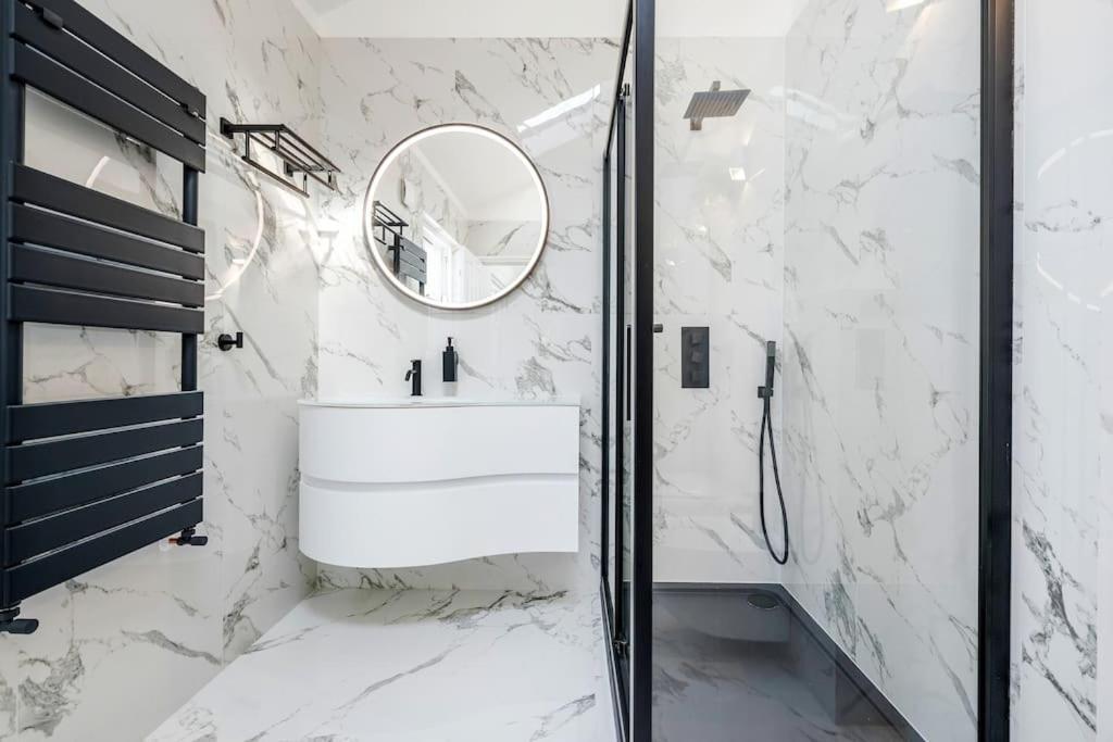 House 10 Mins To Tower Bridge Hot Tub & Parking Villa ลอนดอน ภายนอก รูปภาพ