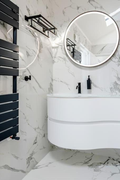 House 10 Mins To Tower Bridge Hot Tub & Parking Villa ลอนดอน ภายนอก รูปภาพ
