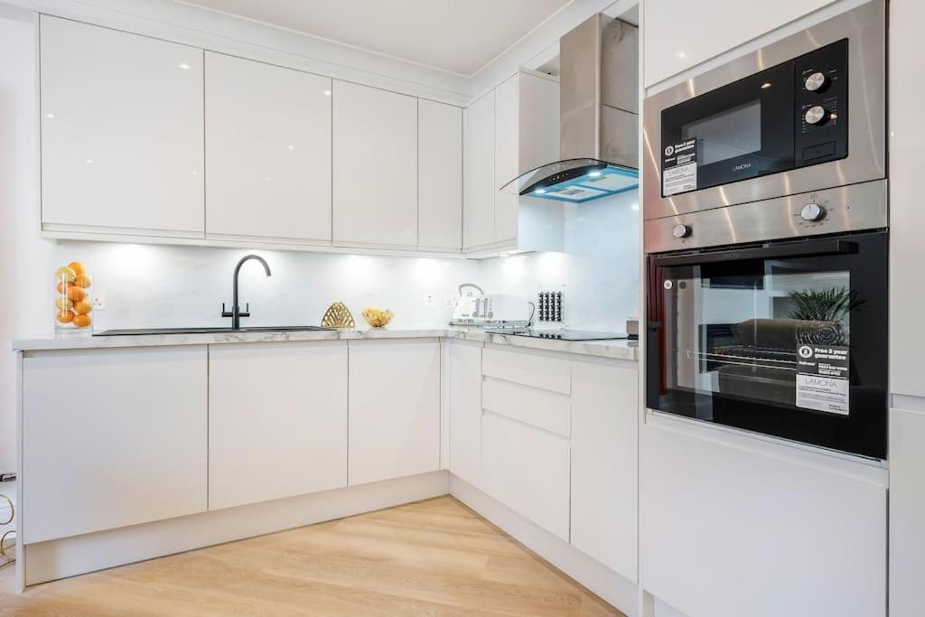 House 10 Mins To Tower Bridge Hot Tub & Parking Villa ลอนดอน ภายนอก รูปภาพ
