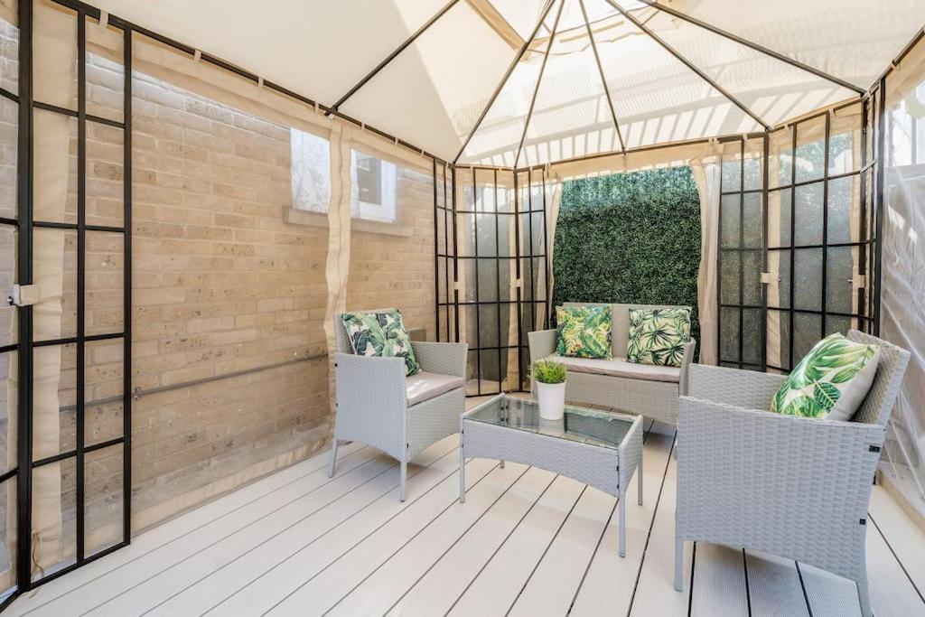 House 10 Mins To Tower Bridge Hot Tub & Parking Villa ลอนดอน ภายนอก รูปภาพ