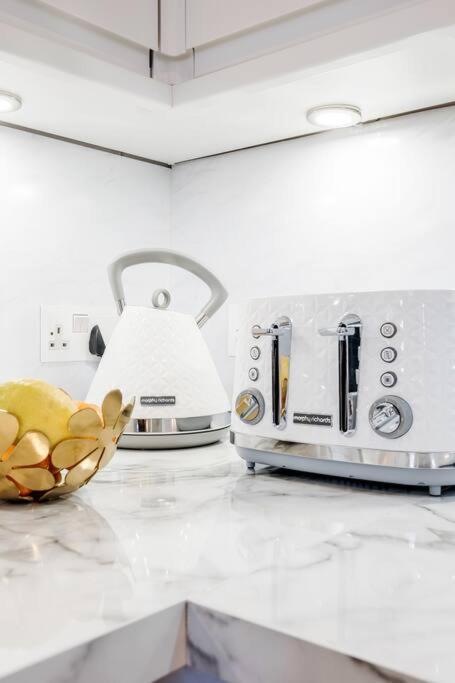 House 10 Mins To Tower Bridge Hot Tub & Parking Villa ลอนดอน ภายนอก รูปภาพ